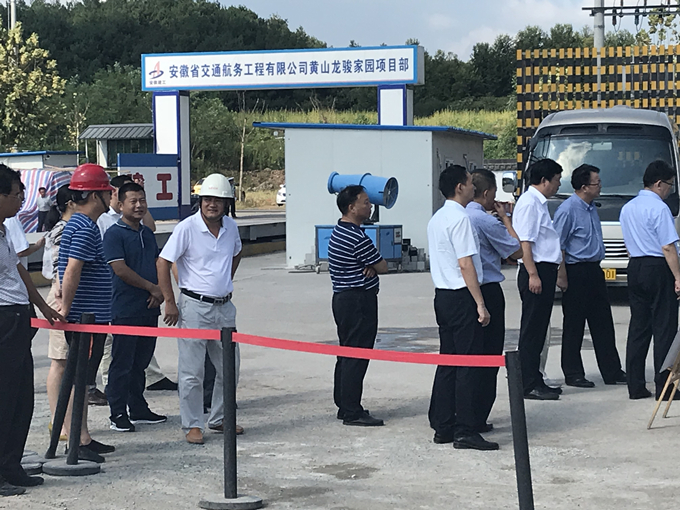 黃山市委書記任澤鋒前來(lái)龍駿家園項(xiàng)目指導(dǎo)工作并慰問(wèn)現(xiàn)場(chǎng)員工 黃山市委書記任澤鋒前來(lái)龍駿家園項(xiàng)目指導(dǎo)工作并慰問(wèn)現(xiàn)場(chǎng)員工