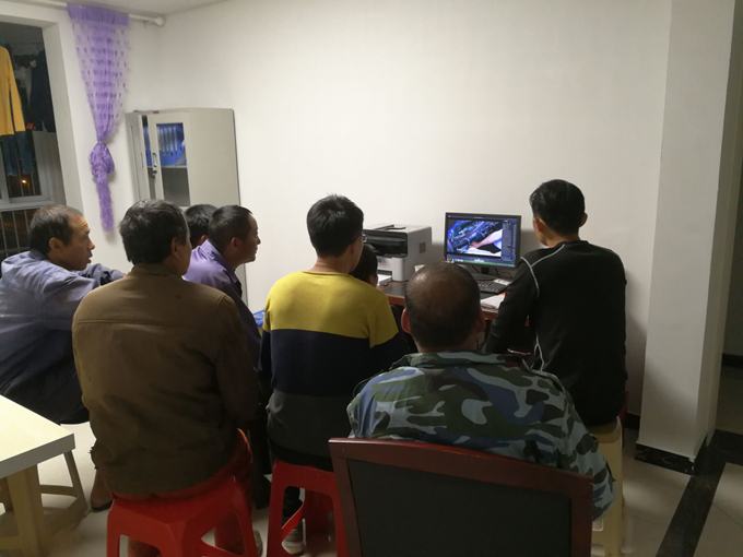 擼起袖子加油干——一公司員工學(xué)習(xí)勞模精神有感 擼起袖子加油干——一公司員工學(xué)習(xí)勞模精神有感