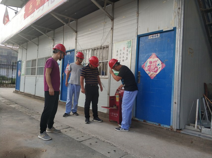 蕭楊路項目部舉辦“我的青春不再塵土飛揚”衛(wèi)生評比檢查活動 蕭楊路項目部舉辦“我的青春不再塵土飛揚”衛(wèi)生評比檢查活動