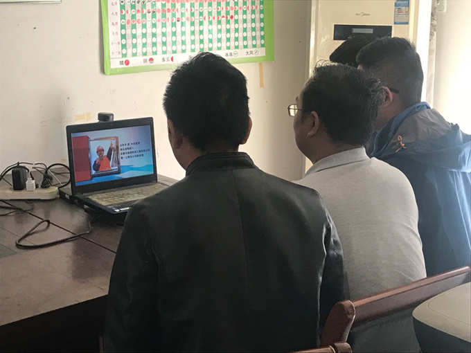 擼起袖子加油干——一公司員工學(xué)習(xí)勞模精神有感 擼起袖子加油干——一公司員工學(xué)習(xí)勞模精神有感