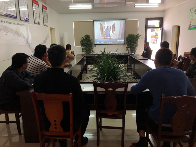 亞父路項目部組織觀看安徽建工集團“勞模風(fēng)采”作品集